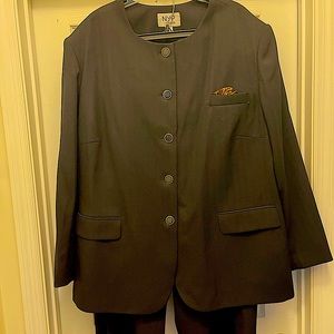 EUC WOMEN’S PANTSUIT